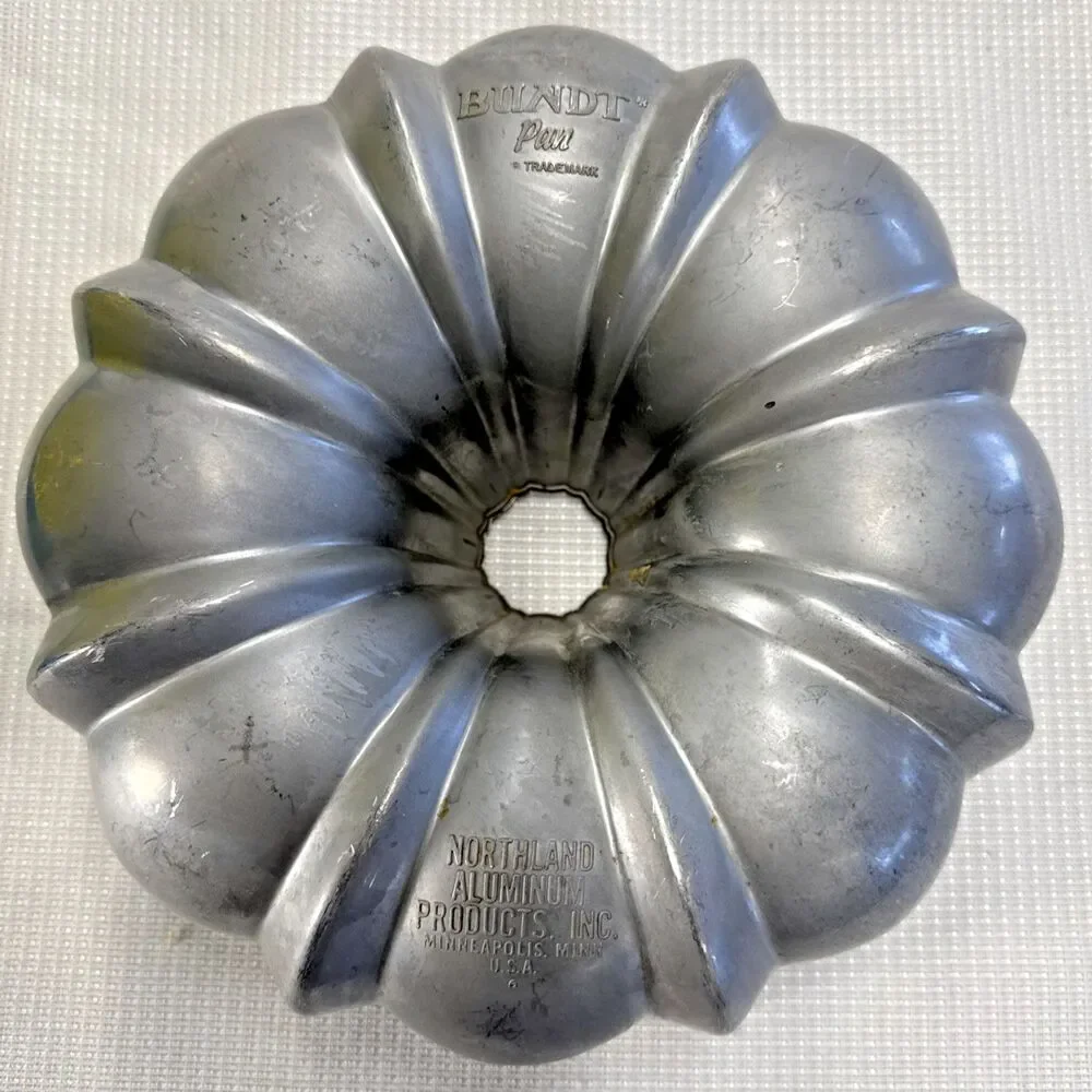 Vintage Nordic Ware The Original Bundt Pan Heavy Cast Aluminum 12 cup Silver Box